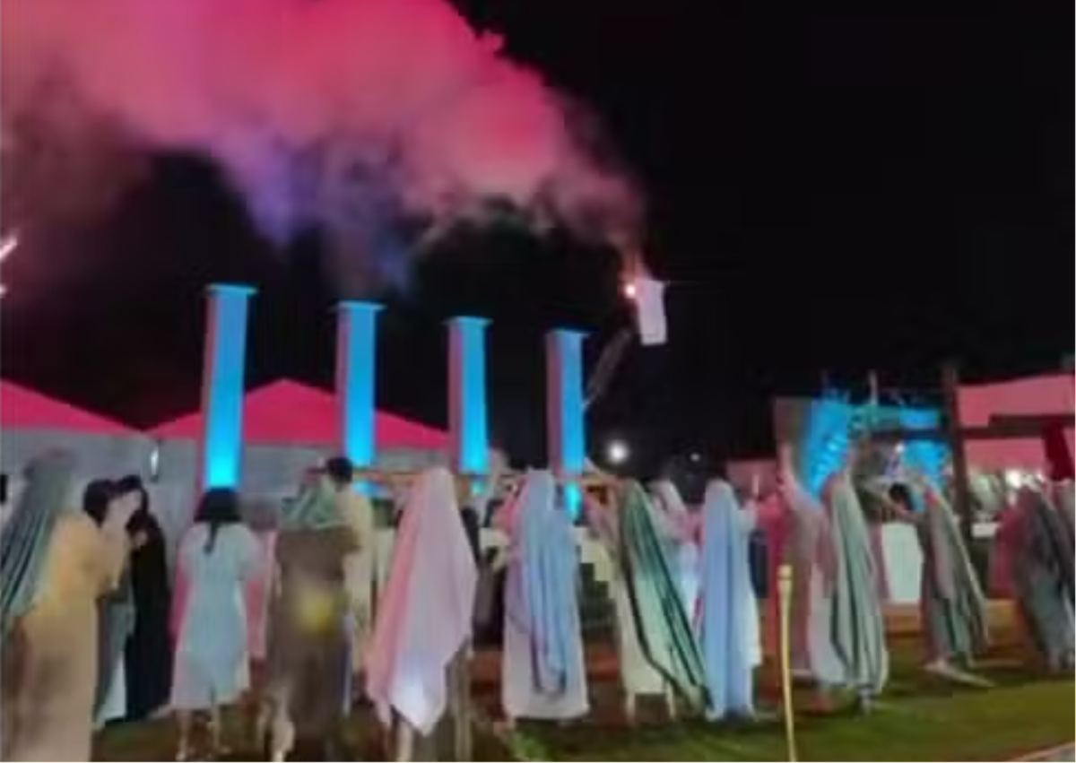 Henri Castelli passa por susto com figurino em cena, mas segue bem