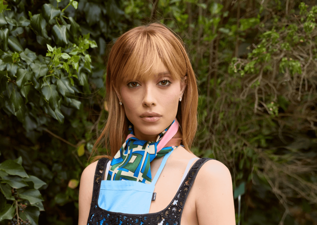 Maria Braz Brilha em Desfile da Miu Miu