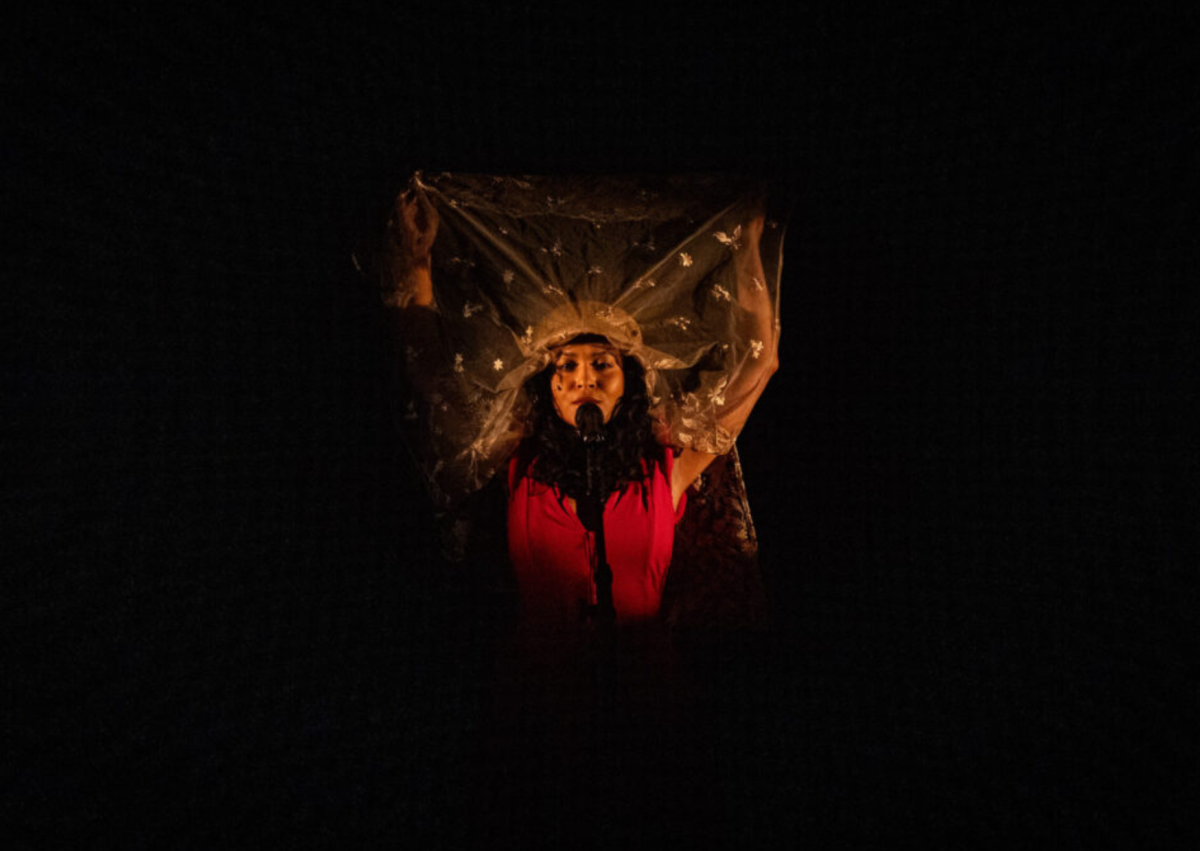 Marina Esteves estreia o monólogo Magnólia no Rio de Janeiro