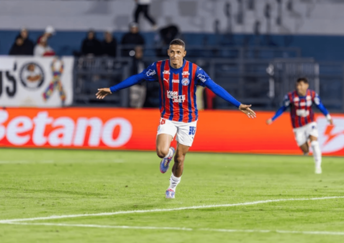 Luciano Juba está em fase iluminada com a camisa do Bahia