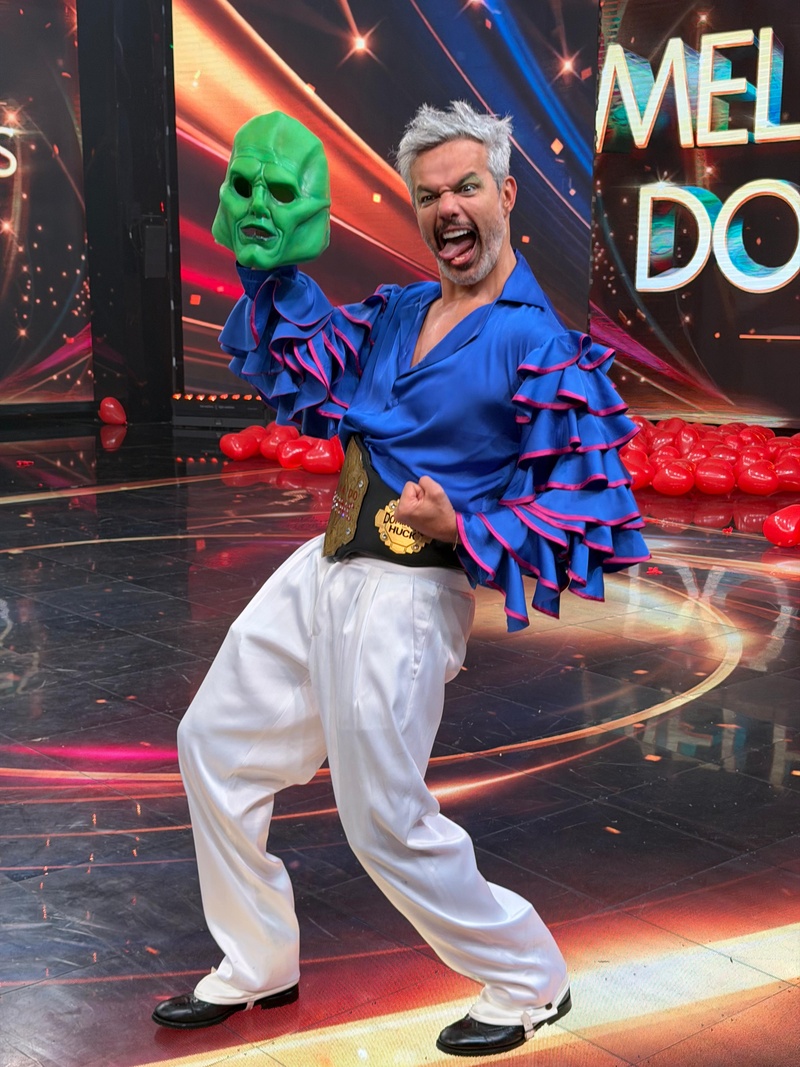 Otaviano Costa no palco do 'Domingão Com Huck'.