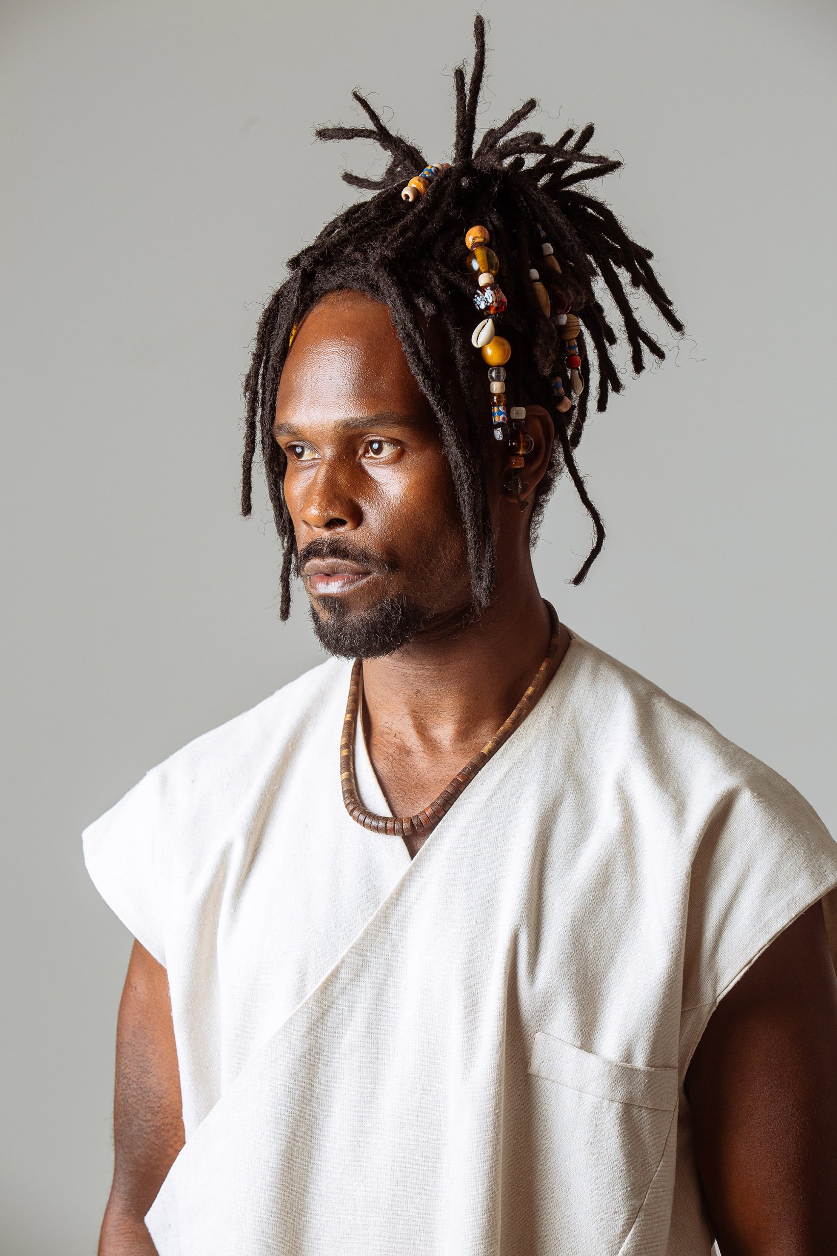 O ator Paulo Guidelly vive Ngozi em A Nobreza do Amor. 