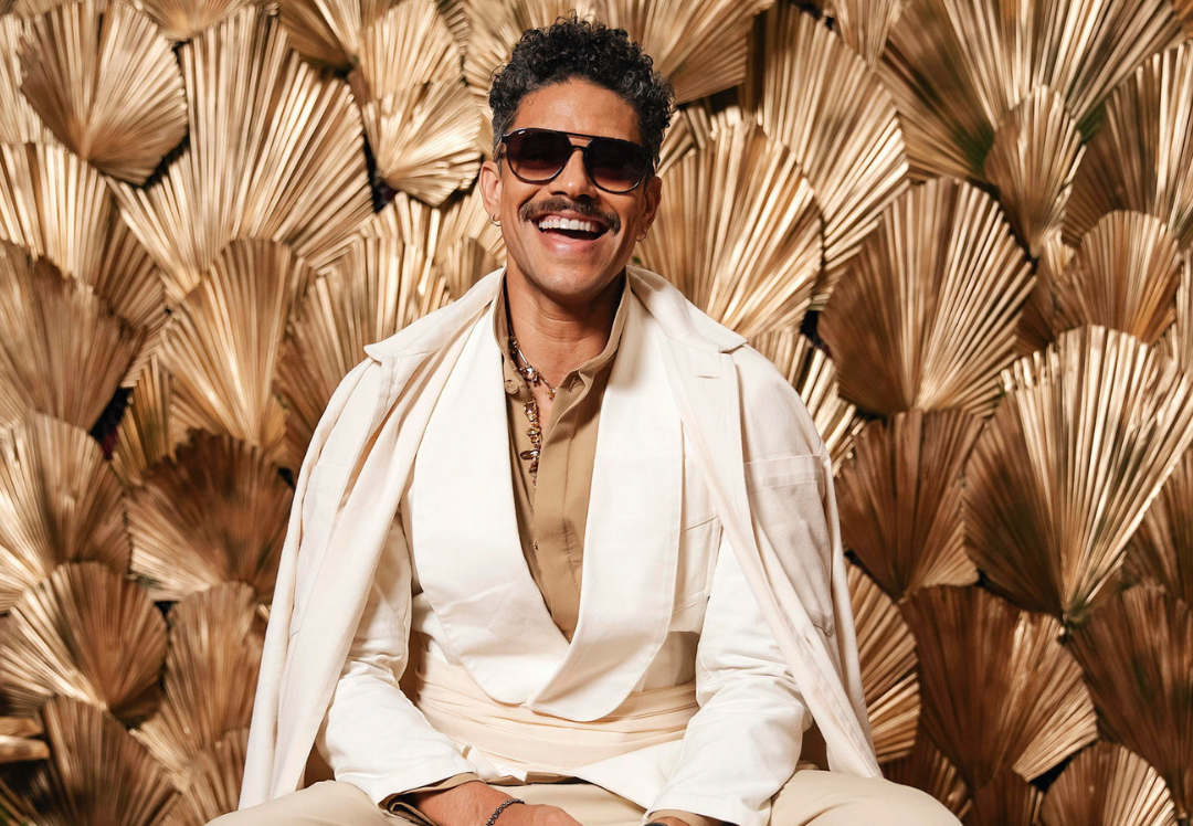 Paulo Lessa surge com look conceitual em lançamento de A Nobreza do Amor