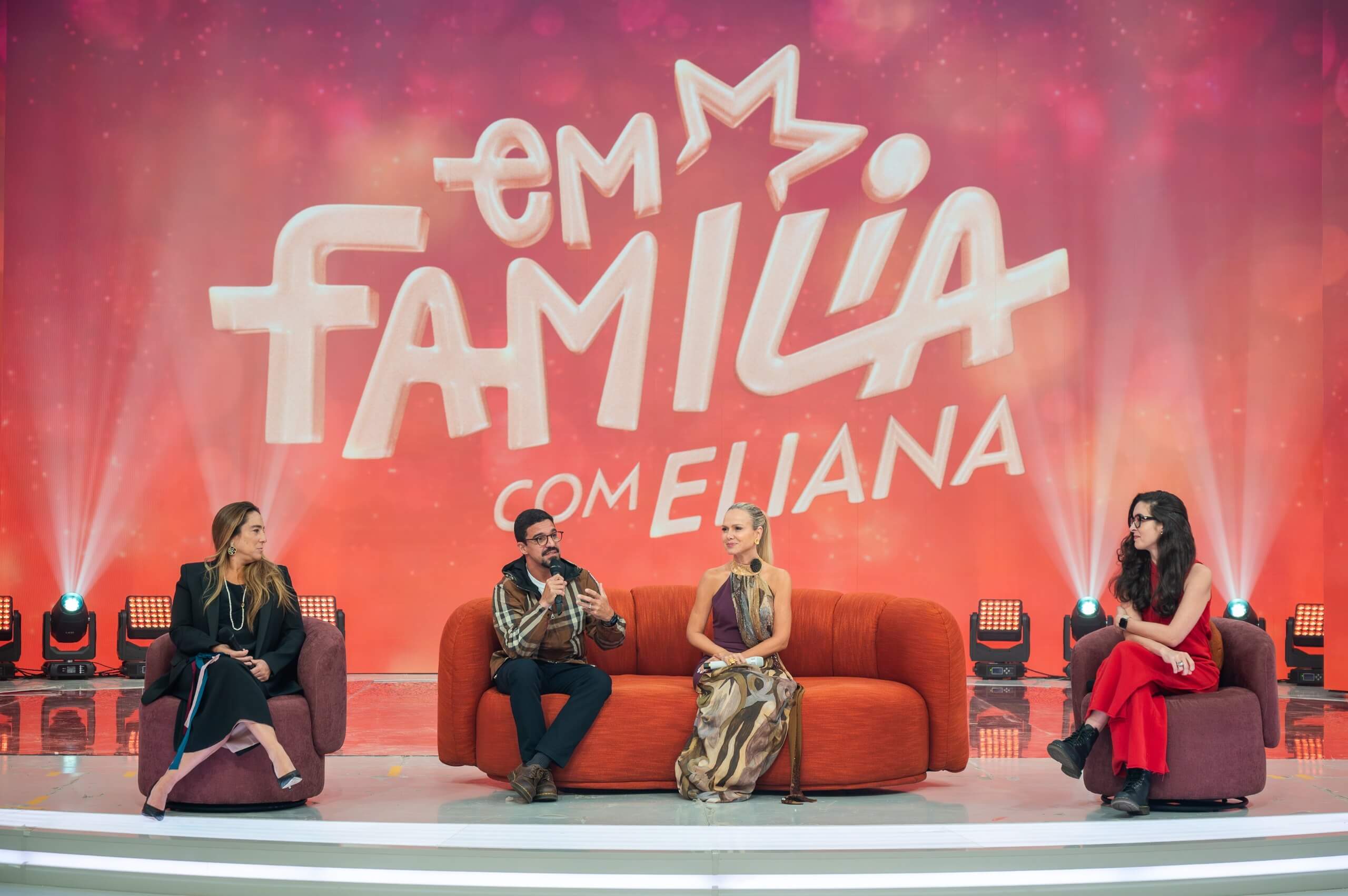 Monica Almeida, diretora de gênero Auditório dos Estúdios Globo; Geninho Simonetti, diretor; Eliana; e Polly Silva, produtora.