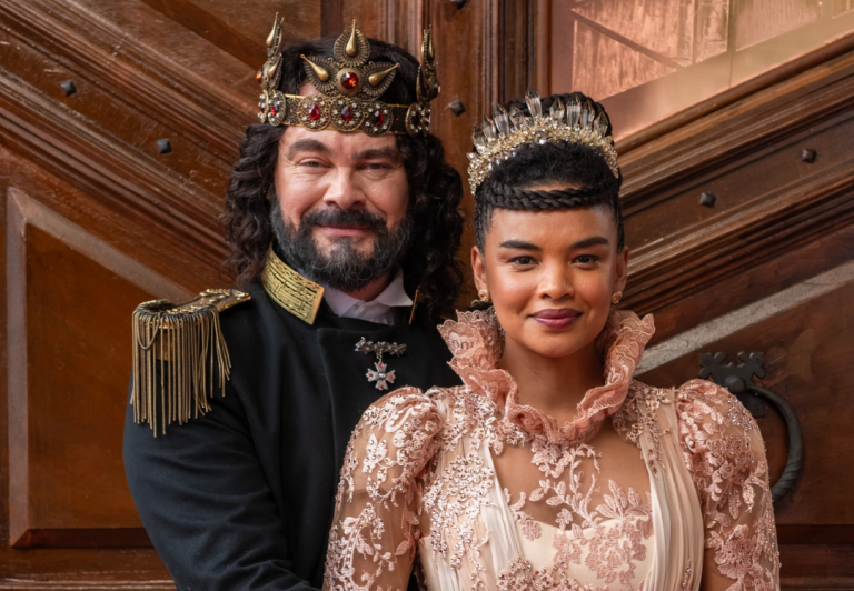 Rei Augusto (Carmo Dalla Vecchia) e Rainha Maria Cesária (Lucy Ramos) de Cordel Encantado fazem participação em 'A Nobreza do Amor'.