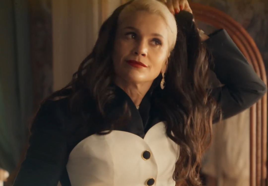 Sandra revela sua identidade para Candinho e explode Mansão em Êta Mundo Melhor!