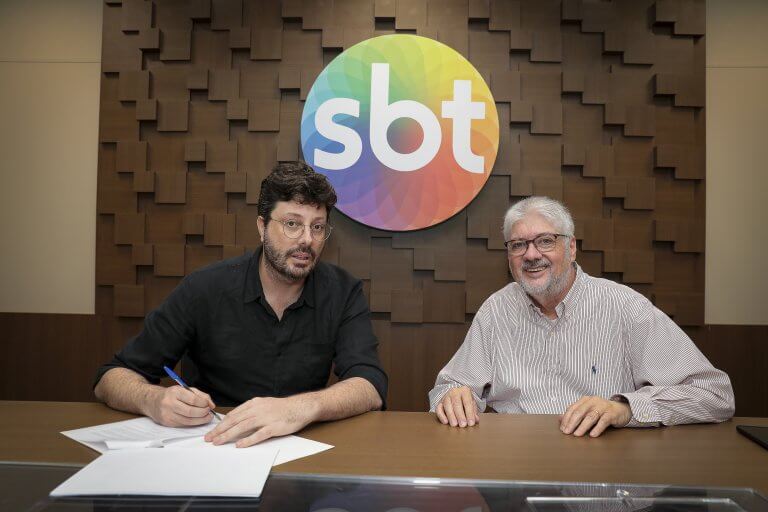 SBT e Danilo Gentili assinam renovação de contrato