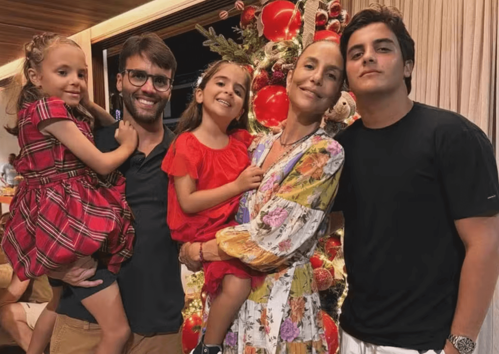Daniel Cady com Ivete Sangalo e seus três filhos
