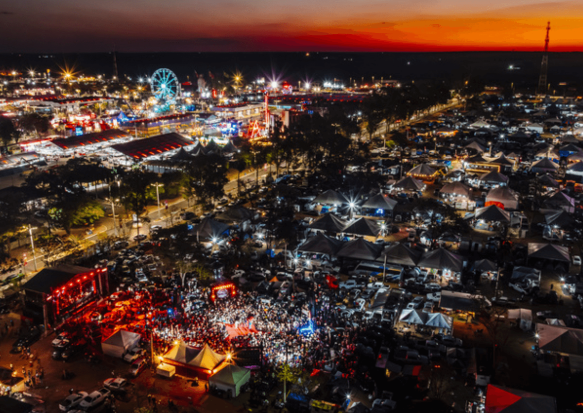 A modalidade Ingresso Acesso Parque garante acesso aos palcos Amanhecer, Raízes e Culturando, Barretão Elétrico, Rancho do Peãozinho, feira comercial, Memorial do Peão e praças de alimentação
