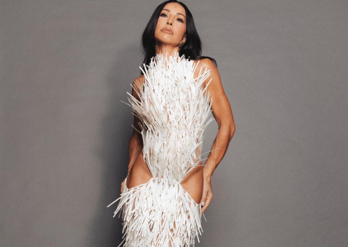 Sabrina Sato exibe corpo escultural com look exclusivo