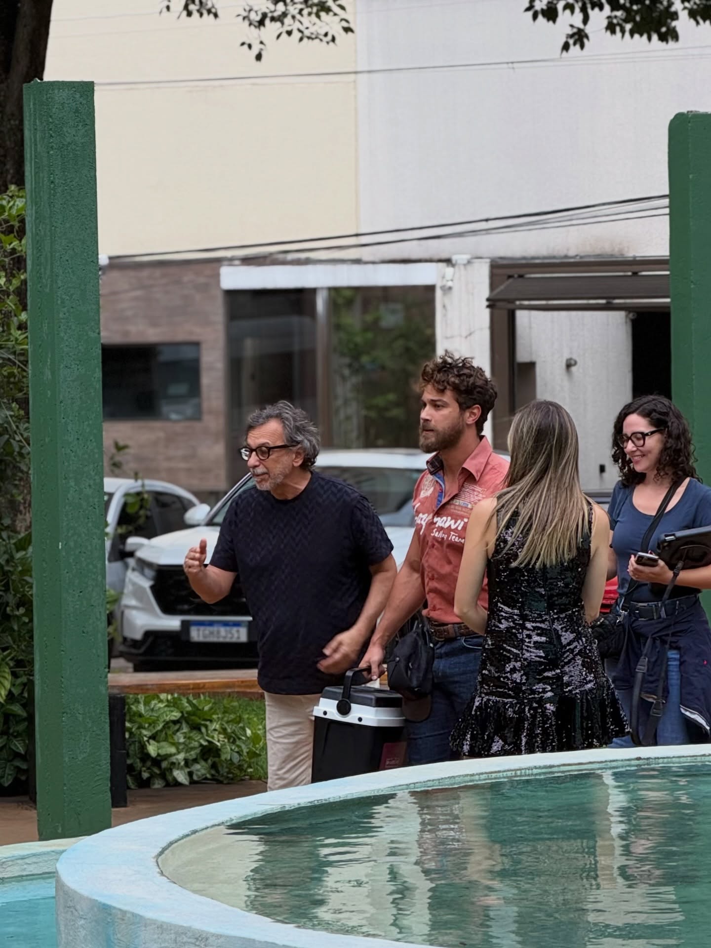André Luiz Frambach, Isabelle Drummond e o diretor Carlos Araújo.