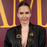 Ana Paula Renault surge com look surrealista em lançamento de Quem Ama Cuida!