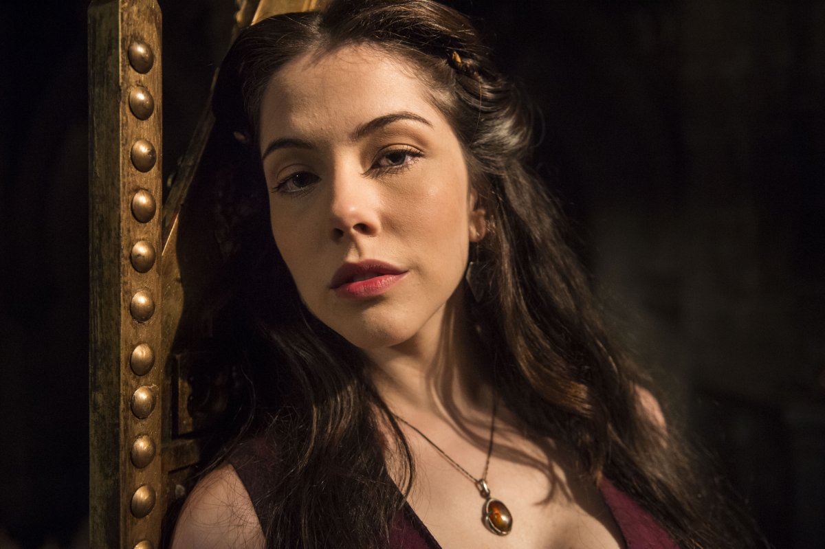 Bia Arantes forma par romântico com Vinícius Redd na série “Ben-Hur”