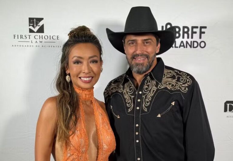 Alberto Cowboy com Qymira, cantora, atriz e empresária de Hong Kong.