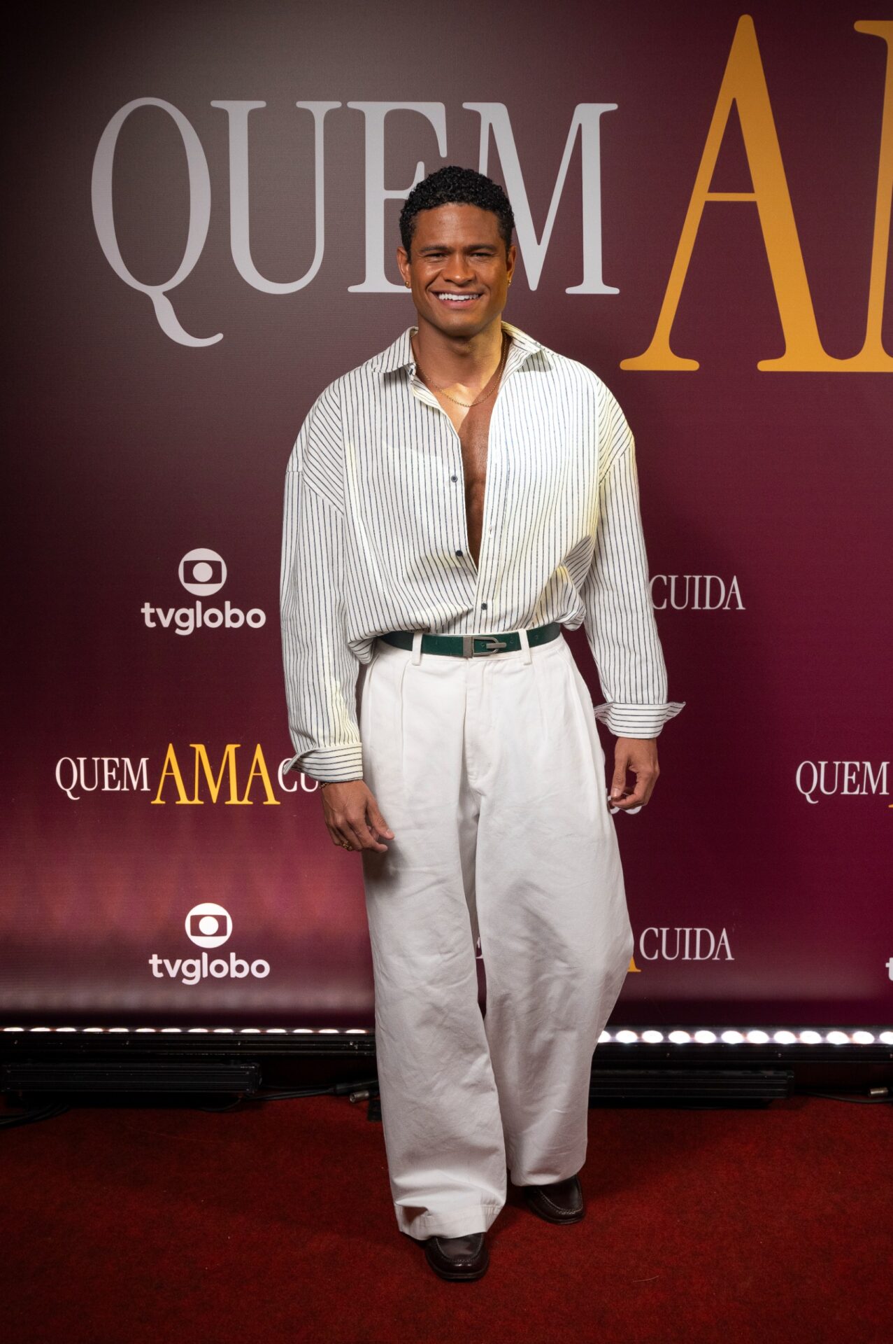 Gui Ferraz surge em festa de lançamento de Quem Ama Cuida.