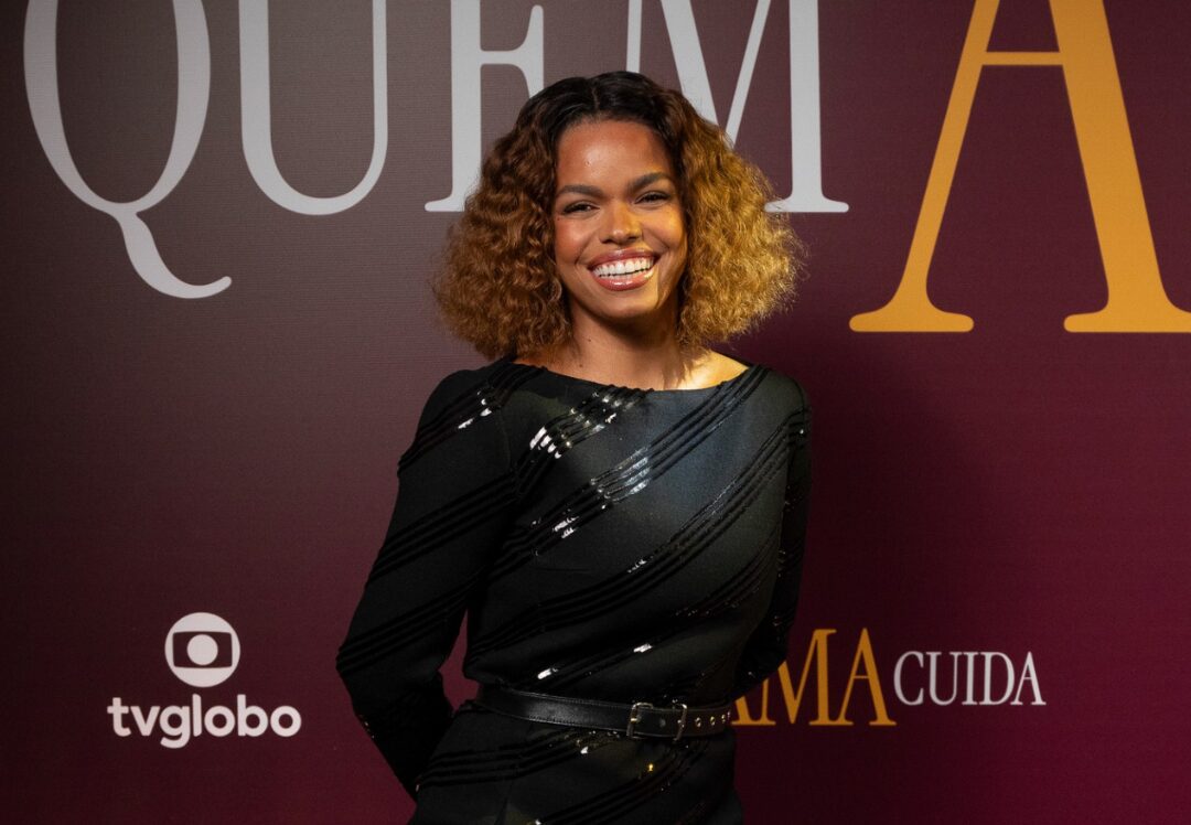 Jeniffer Nascimento aposta em transparência e brilho para o lançamento de ‘Quem Ama Cuida