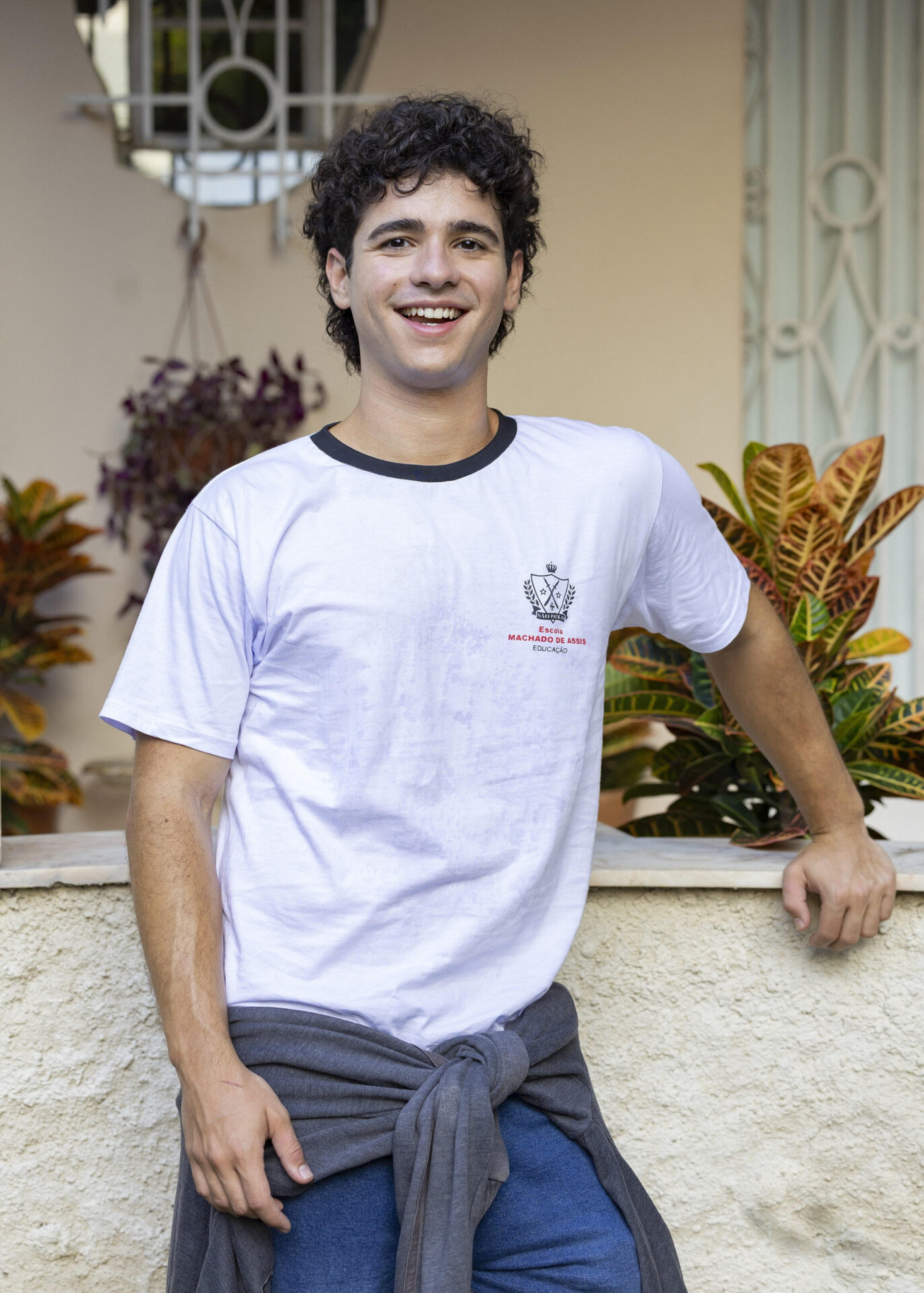 João Victor Gonçalves vive Maurício/Mau Mau em 'Quem Ama Cuida'.