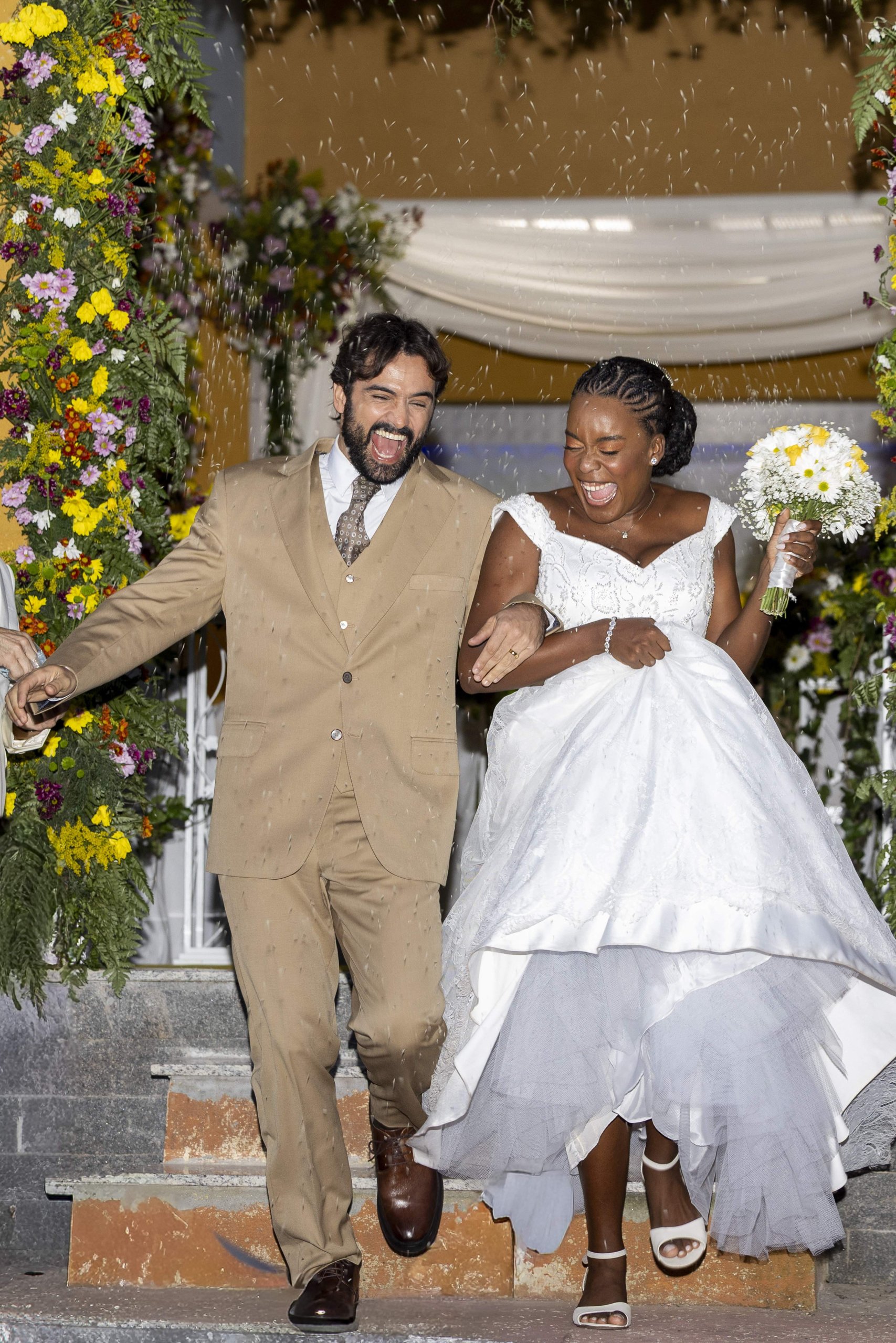 Zé Maria (Túlio Starling) e Kellen (Luiza Rosa).