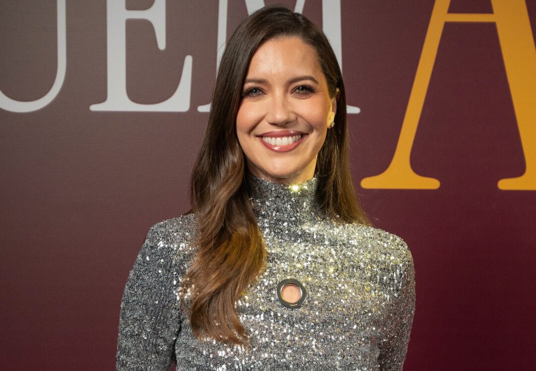 Nathalia Dill brilha em festa de lançamento de Quem Ama Cuida