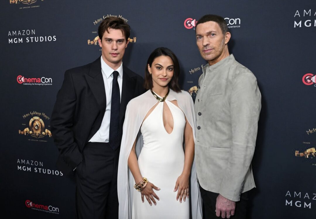 Nicholas Galitzine e Camila Mendes vêm ao Brasil promover 'Mestres do Universo'