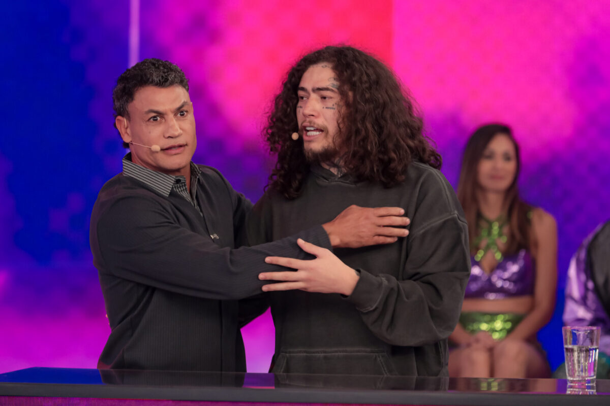 Popó e Whindersson Nunes "quebram o pau" no Programa Silvio Santos