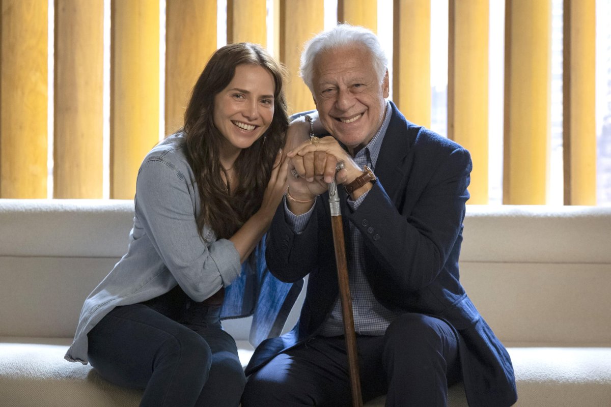 Adriana (Leticia Colin) e Arthur (Antonio Fagundes) em 'Quem Ama Cuida'.