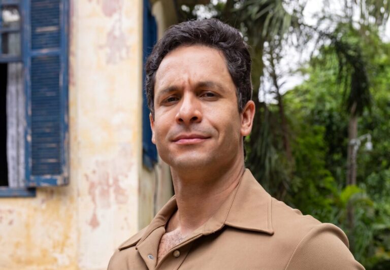 Rainer Cadete interpreta médico vaidoso e "especialista em bumbum" em Quem Ama Cuida.