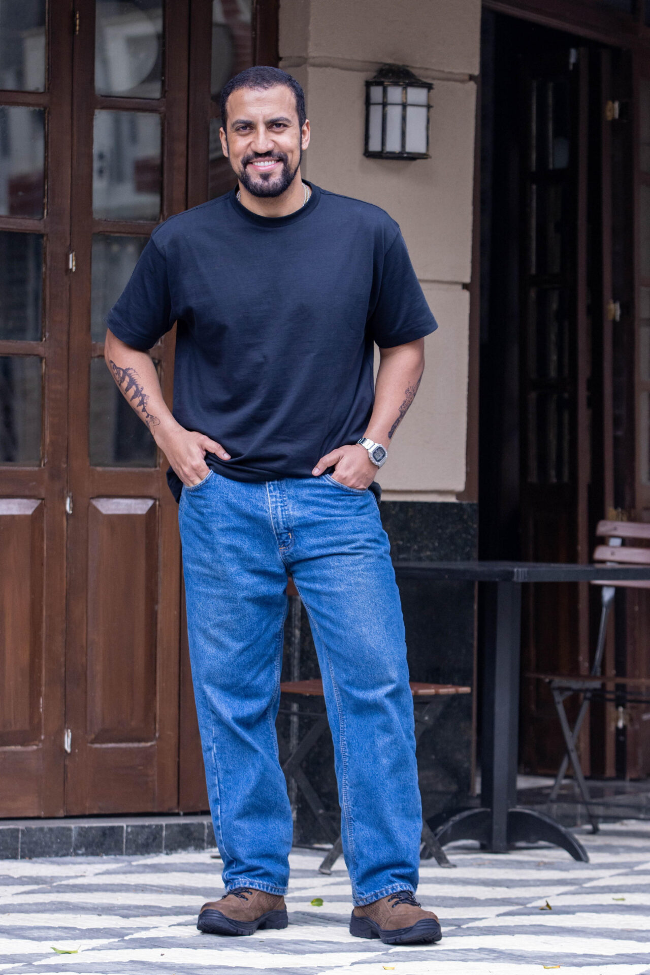 Ricardo Teodoro vive Joel, par de Adriana em 'Quem Ama Cuida'.