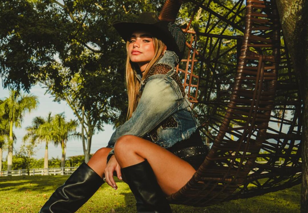 Julia Morgatto estoura na web com clipe romântico