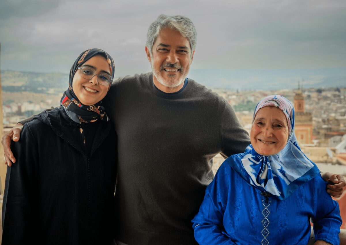 As cozinheiras Fatima Sakout e a avó, Fatima Haja Amrani com William Bonner