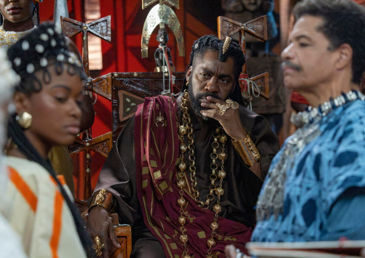 Kênia (Nikolly Fernandes) é obrigada a se casar com Pascoal (Luciano Quirino) por decisão de Jendal (Lázaro Ramos)