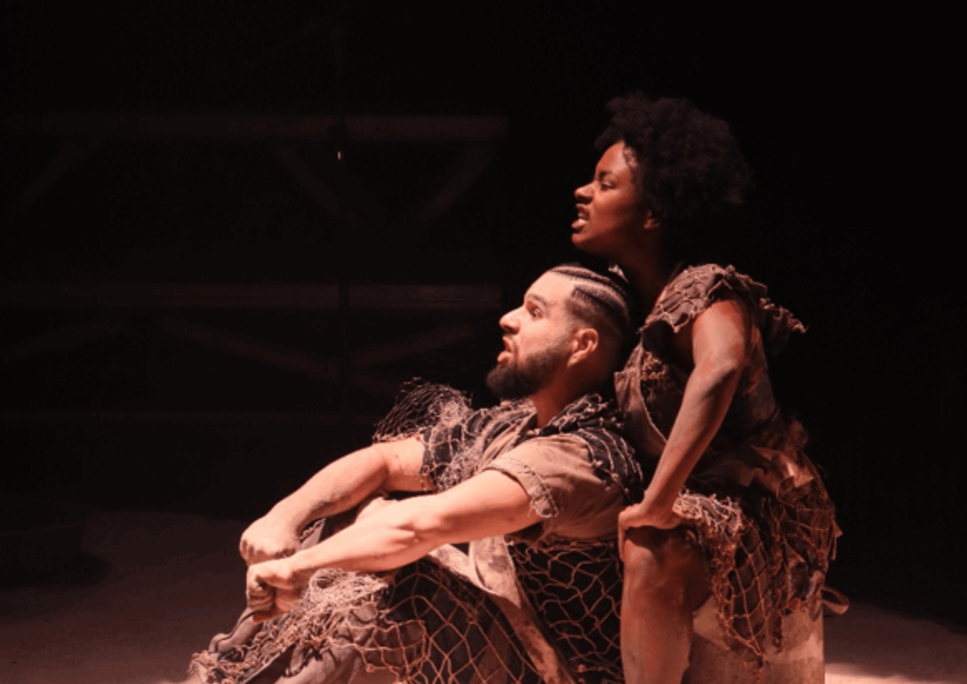 Evana Jeyssan e Augusto Nascimento contracenam em "Gota d'Água"