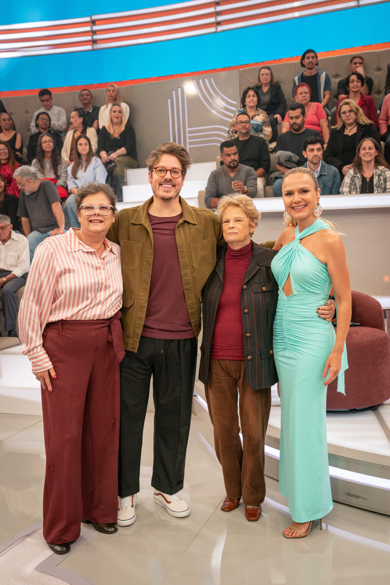 io Porchat com a mãe, Isabella, e a avó Maria Alice no 'Em Família com Eliana'Globo/ Evelyn Kosta