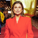 Flávia Alessandra aposta em red on red durante Festival de Cinema de Gramado