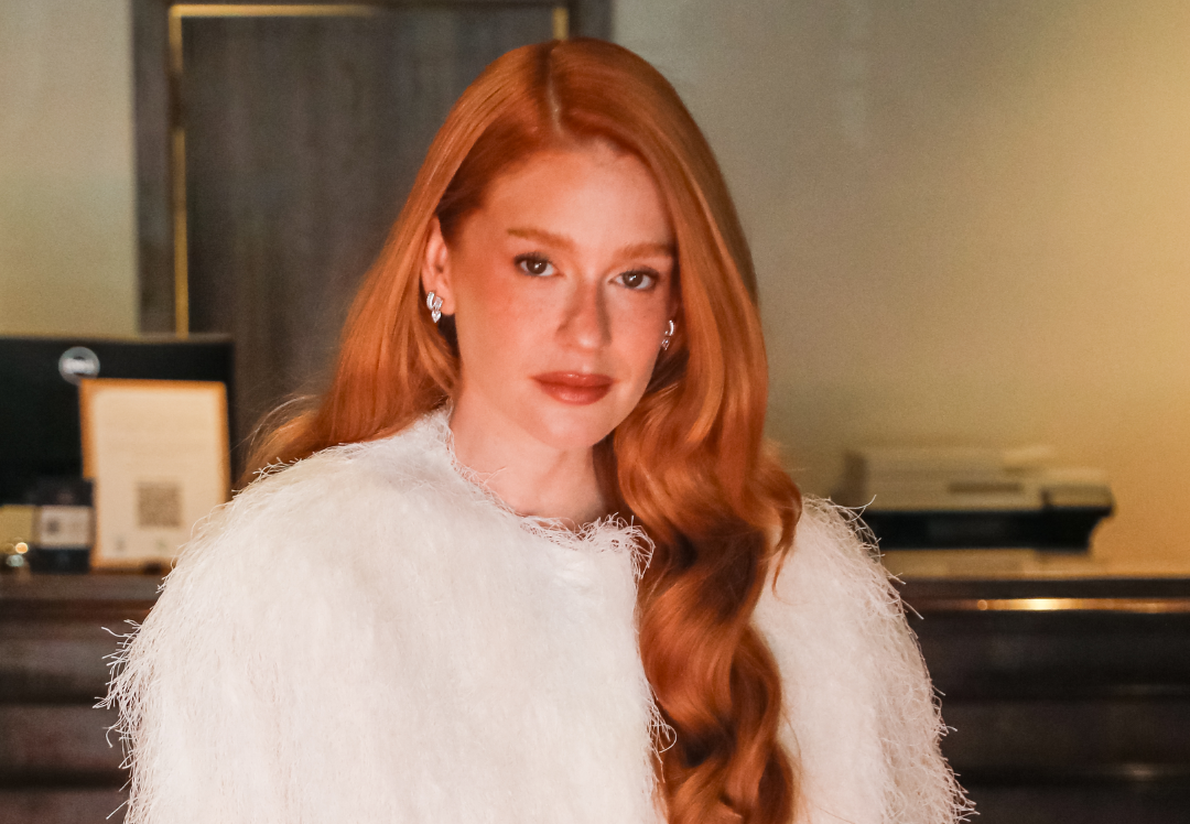 Marina Ruy Barbosa aposta em look all white em coletiva do filme "Antártida".