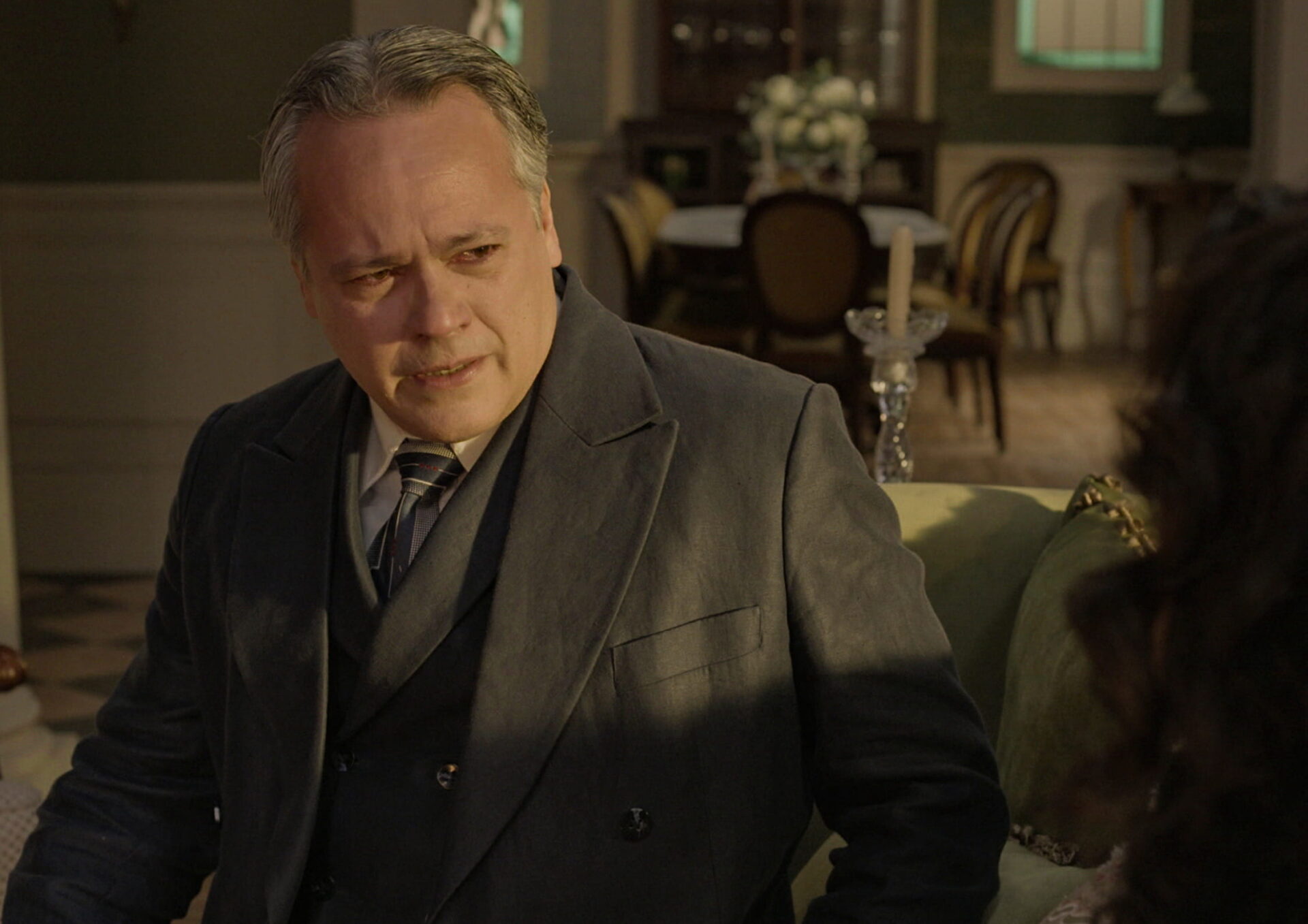 Marta (Emanuelle Araujo) pressiona Diogenes (Danton Mello)