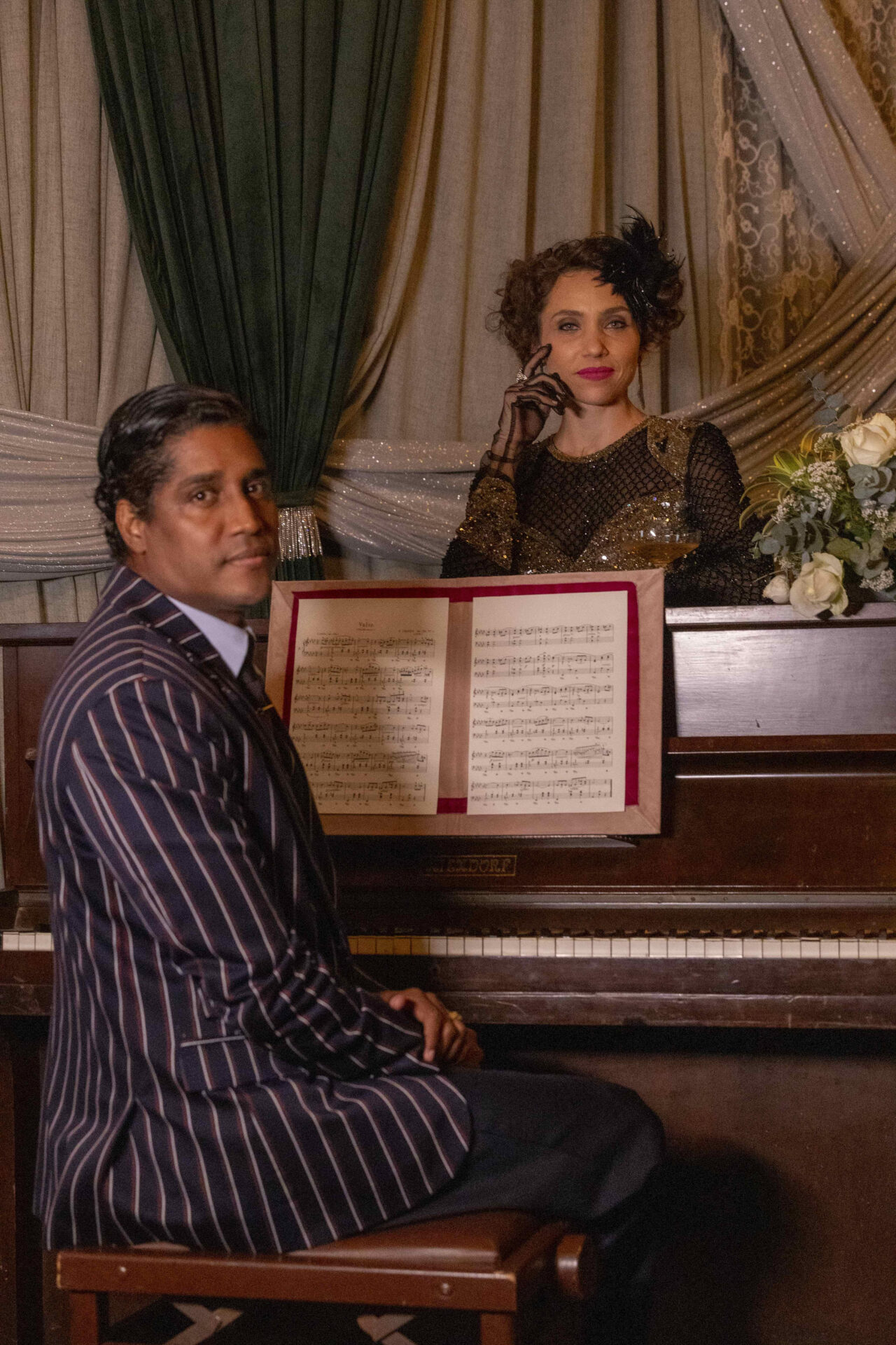 Carmen (Julia Gorman) e Murilo (Breno da Mata)