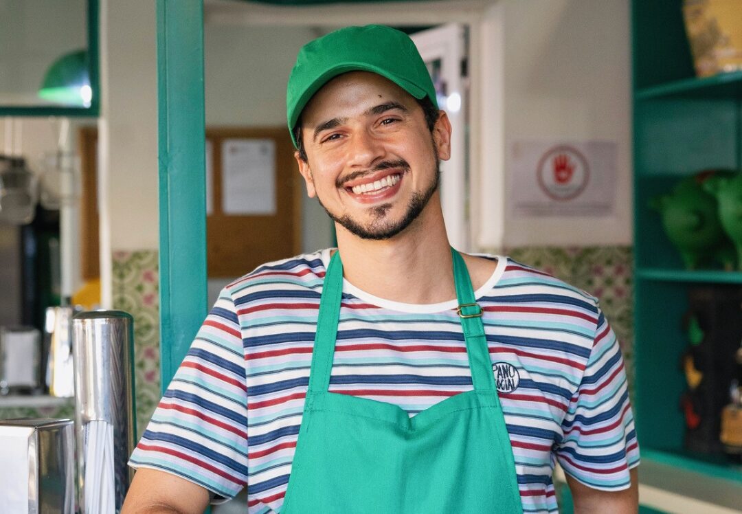 Rodrigo Lelis interpreta o jovem Toy na nova novela Por Você
