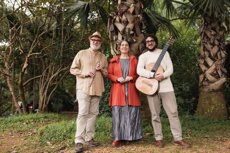 Mônica Salmaso celebra Tom Jobim em show no Teatro Iguatemi