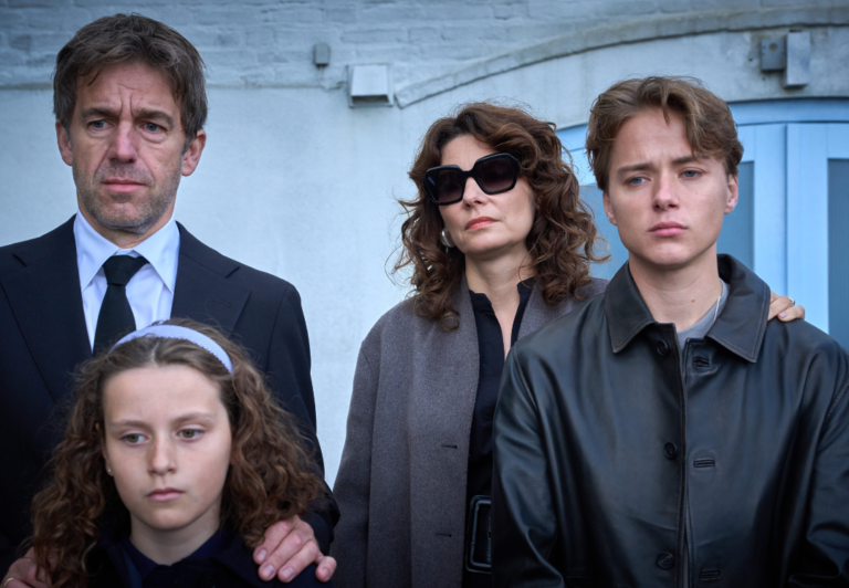 Netflix estreia 'As Amigas do Clube' suspense sobre amigos unidos por crime misterioso.