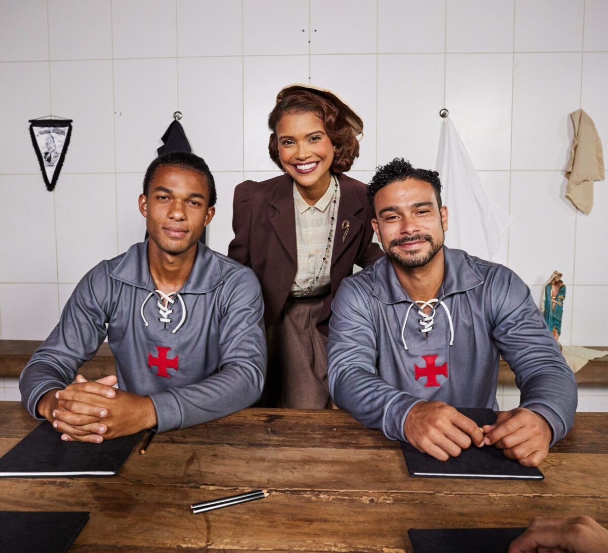 Aline Dias, Juan Paiva e Sérgio Malheiros estrelam Camisas Negras