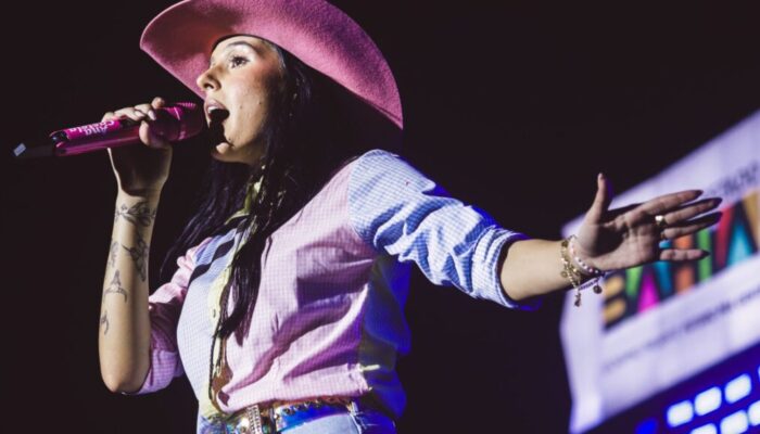 Ana Castela leva multidão ao São João da Bahia; assista ao show ao vivo!