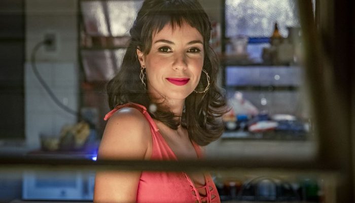 Lara (Andréia Horta)