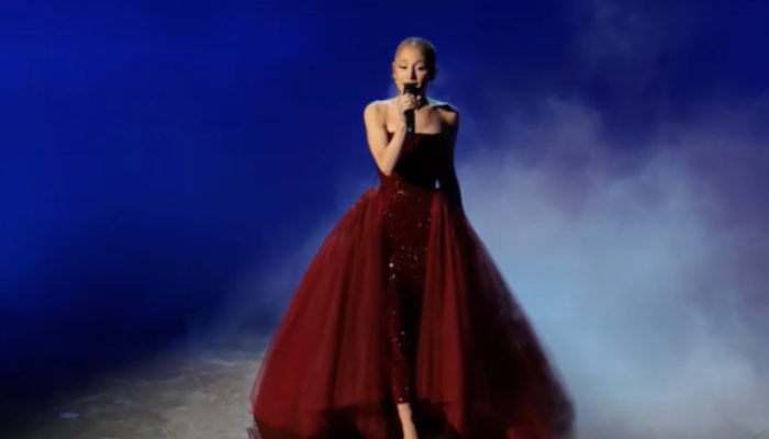 Ariana Grande planeja pausa após turnê de 2026