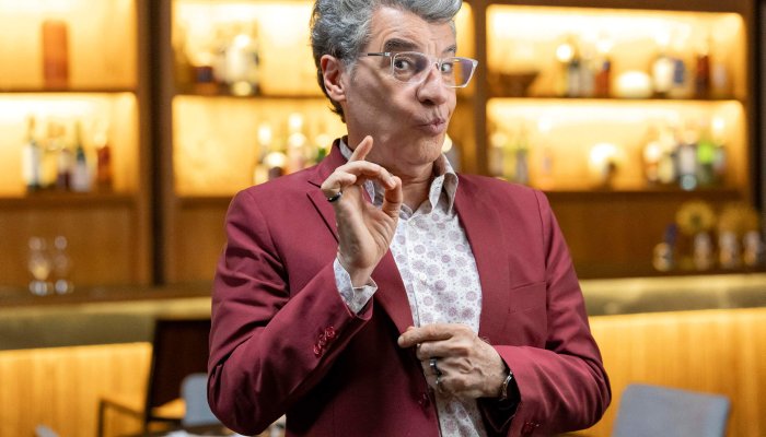 Téo Pereira (Paulo Betti) ressurge em 'Três Graças' e mira Ferette (Murilo Benício)