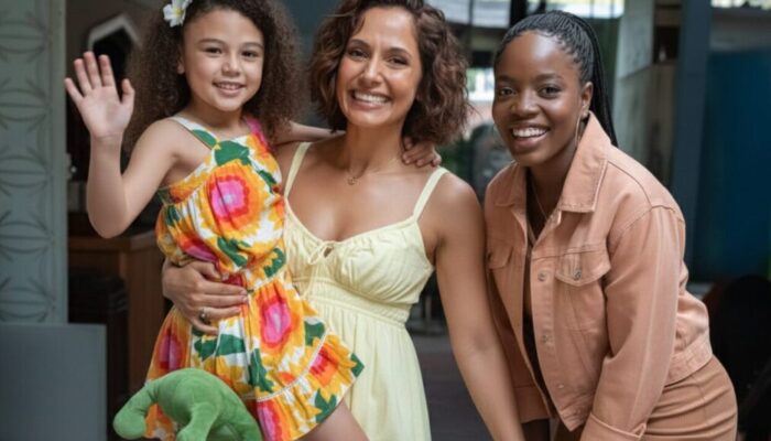 Sofia (Elis Cabral), Ellen (Camila Pitanga) e Léo (Clara Moneke).