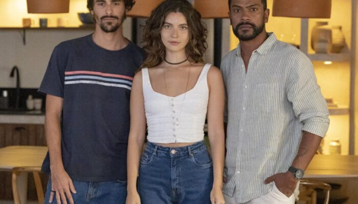 Em 'Mania de Você', Cristiano volta e surpreende Michele na casa de Daniel