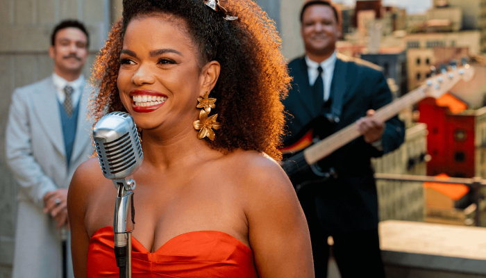 Lourival (Sérgio Malheiros) anuncia Dita Ribeiro para São Paulo e Dita (Jeniffer Nascimento) começa a cantar