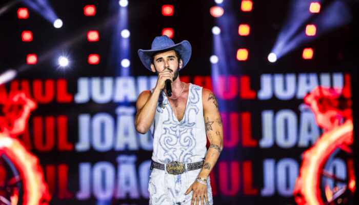 Filipe Bragança como o protagonista João Raul, de “Coração Acelerado”, em participação especial no Caldas Country Festival