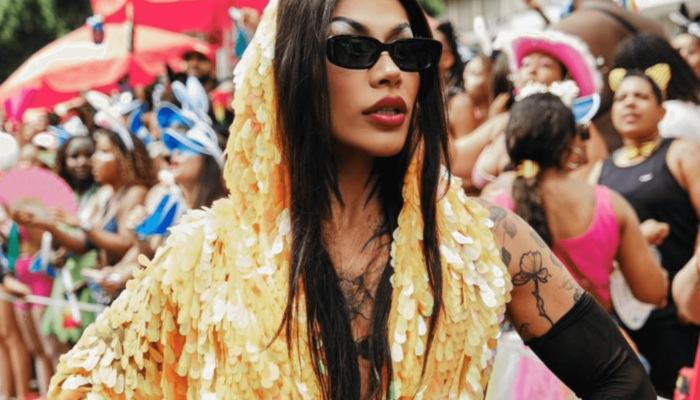 Grag Queen se apresenta no Bloco da Favorita